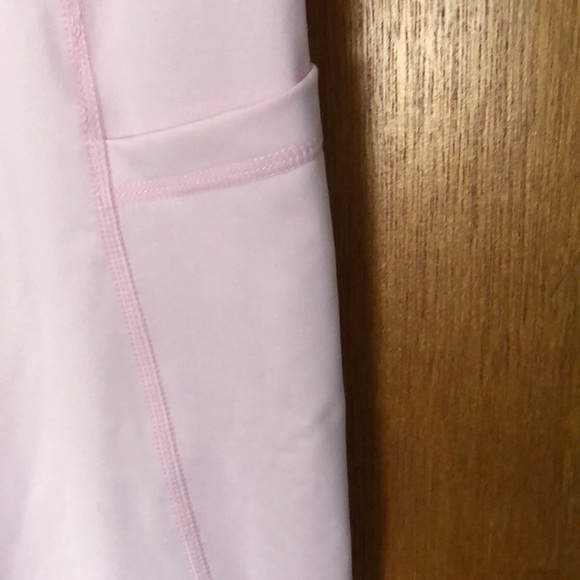Cute pink athletic capris - Picture 2 of 4
